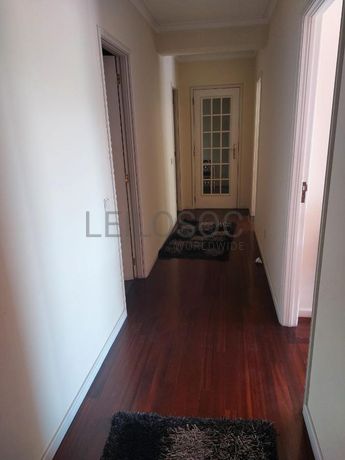 LEILÃO SUSPENSO · Apartamento T4  + Garagem · Vila das Aves