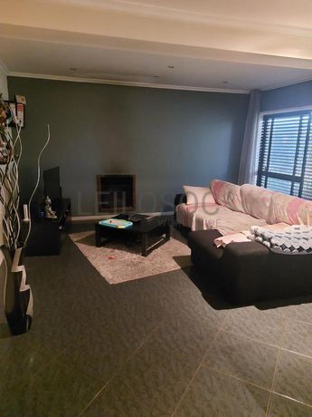 LEILÃO SUSPENSO · Apartamento T4  + Garagem · Vila das Aves