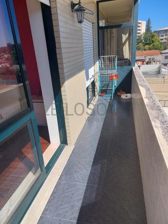 LEILÃO SUSPENSO · Apartamento T4  + Garagem · Vila das Aves