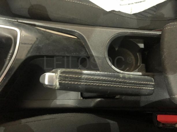 Peugeot 308 · Ano 2015