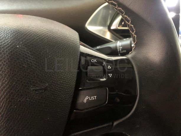 Peugeot 308 · Ano 2015