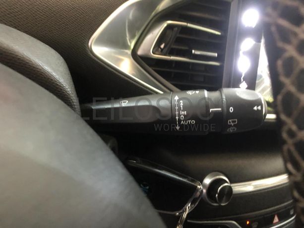 Peugeot 308 · Ano 2015