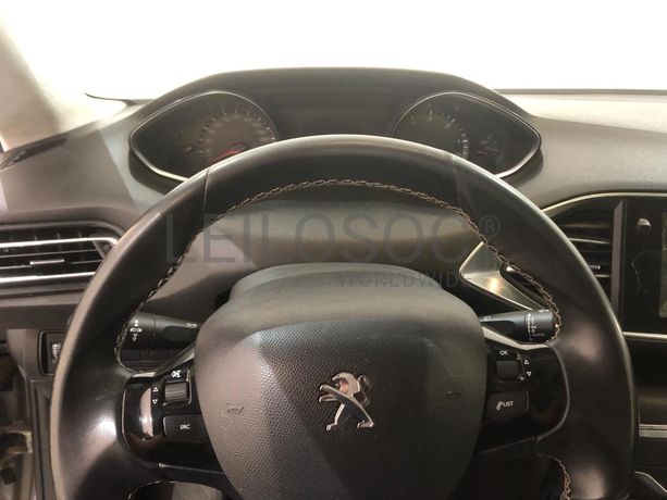 Peugeot 308 · Ano 2015