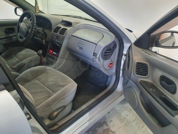 Renault Laguna 1.9 DTI · Ano 1999