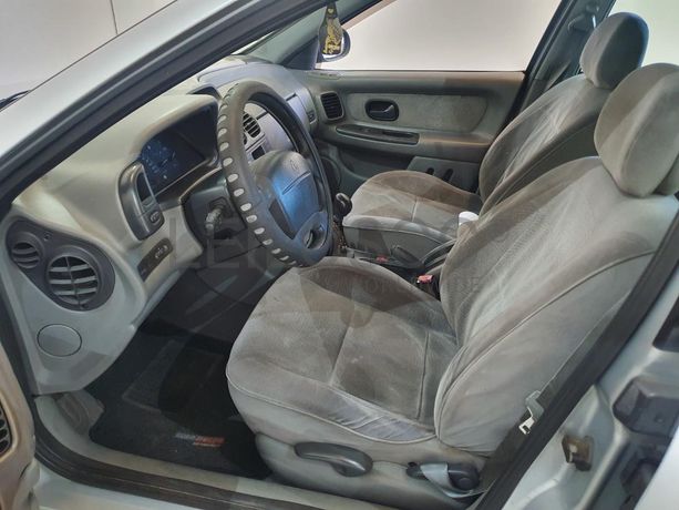 Renault Laguna 1.9 DTI · Ano 1999