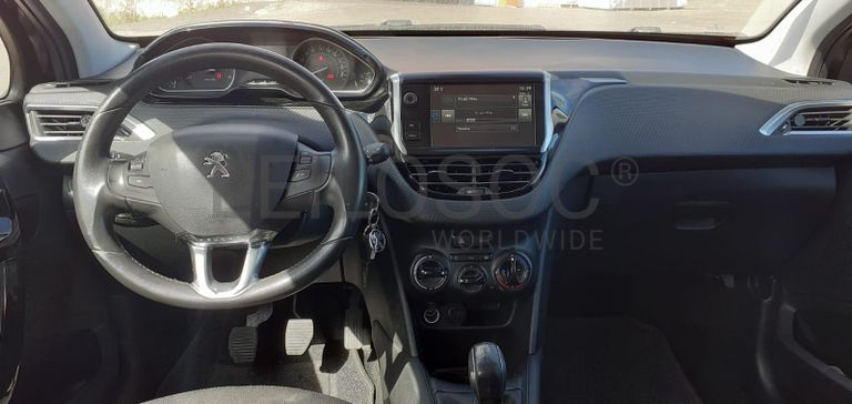 Peugeot 208 1.6 HDI · Ano 2016