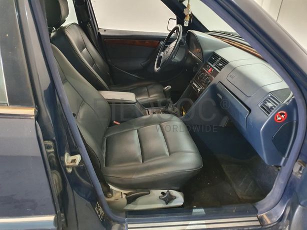 Mercedes-Benz C220 CDI · Ano 1998