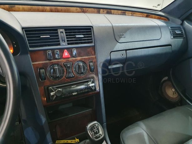 Mercedes-Benz C220 CDI · Ano 1998