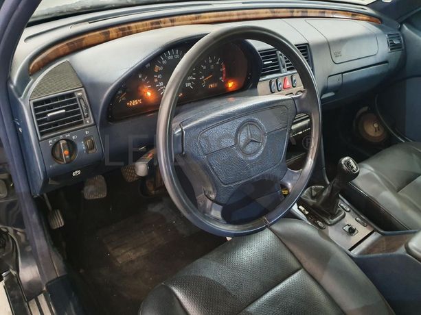 Mercedes-Benz C220 CDI · Ano 1998