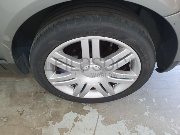 Volkswagen Passat 1.9 TDI · Ano 2001