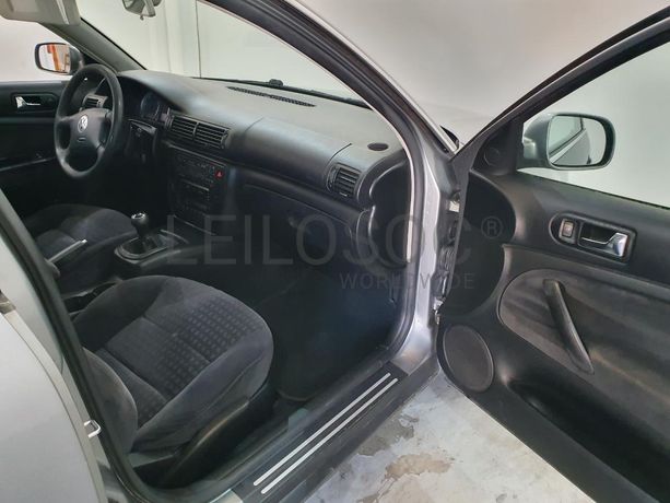 Volkswagen Passat 1.9 TDI · Ano 2001