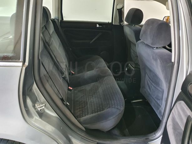 Volkswagen Passat 1.9 TDI · Ano 2001