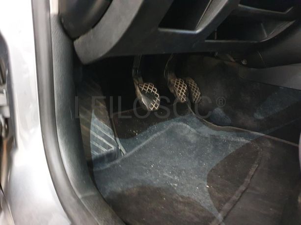 Volkswagen Passat 1.9 TDI · Ano 2001