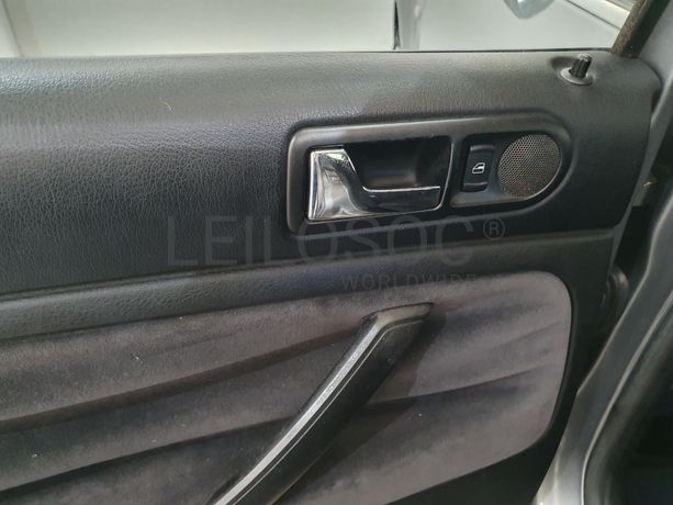 Volkswagen Passat 1.9 TDI · Ano 2001