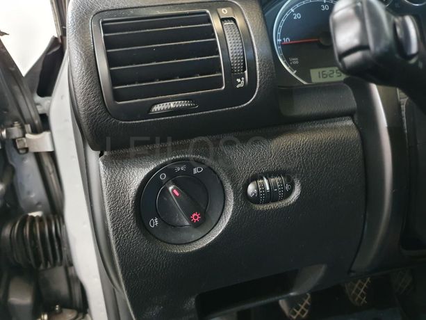 Volkswagen Passat 1.9 TDI · Ano 2001