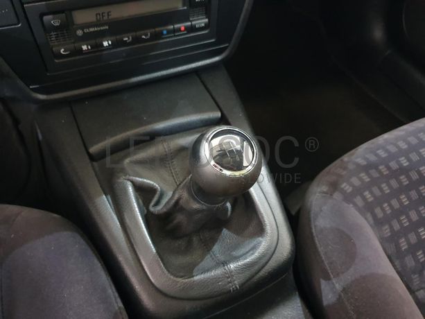 Volkswagen Passat 1.9 TDI · Ano 2001