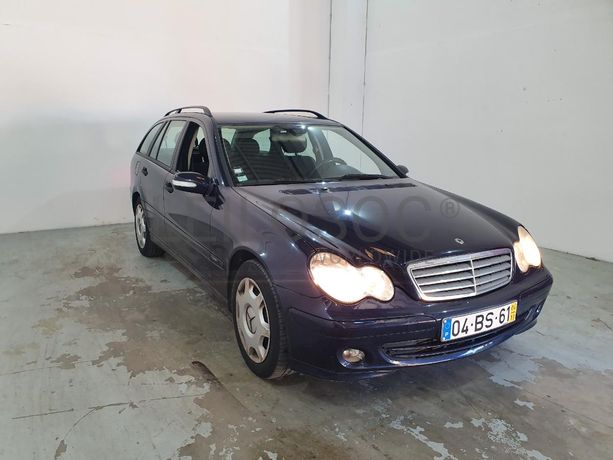 Mercedes-Benz C200 CDI · Ano 2004