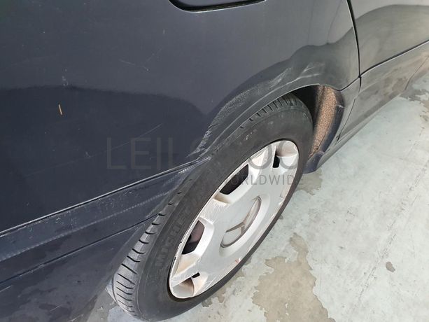 Mercedes-Benz C200 CDI · Ano 2004