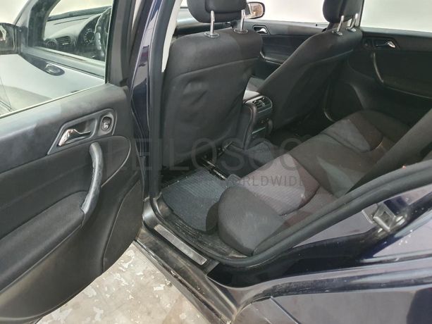 Mercedes-Benz C200 CDI · Ano 2004