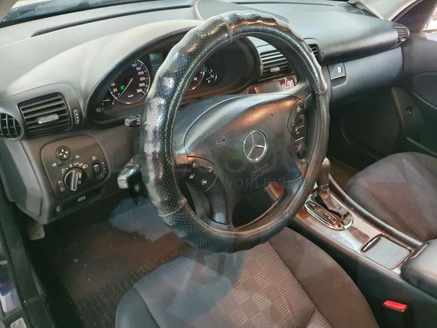 Mercedes-Benz C200 CDI · Ano 2004