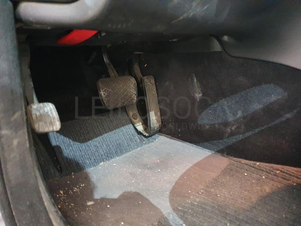 Mercedes-Benz C200 CDI · Ano 2004