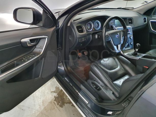 Volvo V60 2.0 · Ano 2011