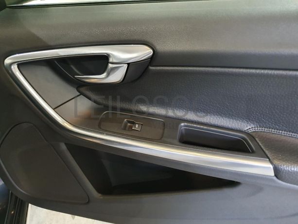 Volvo V60 2.0 · Ano 2011