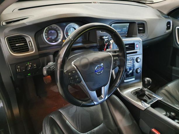 Volvo V60 2.0 · Ano 2011