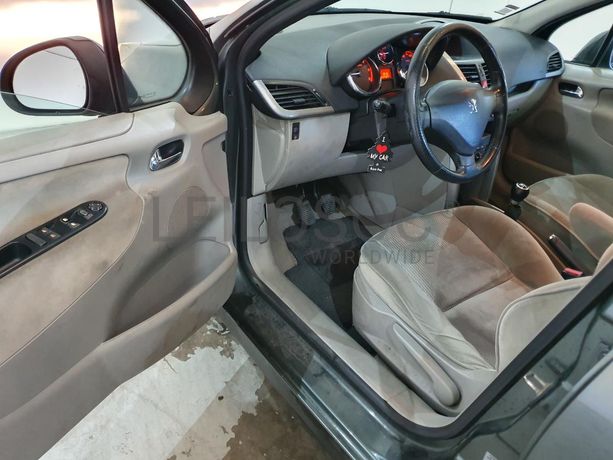 Peugeot 207 1.4 HDI · Ano 2006