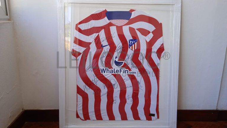 Camisola de Reinildo Mandava Assinada pelos Jogadores do Club Atlético de Madrid