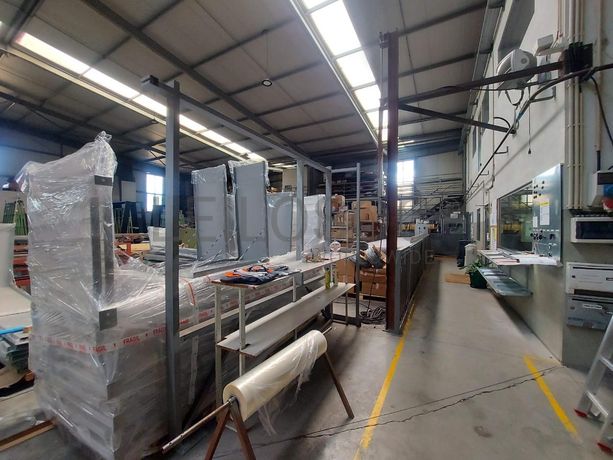 Armazém Industrial (3 Pisos) c/ logradouro· Santa Maria da Feira