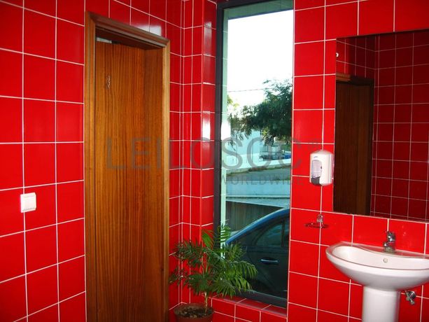 Armazém Industrial (3 Pisos) c/ logradouro· Santa Maria da Feira