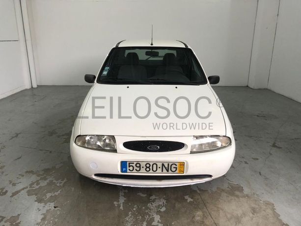 Ford Fiesta Van 1.8 · Ano 1999
