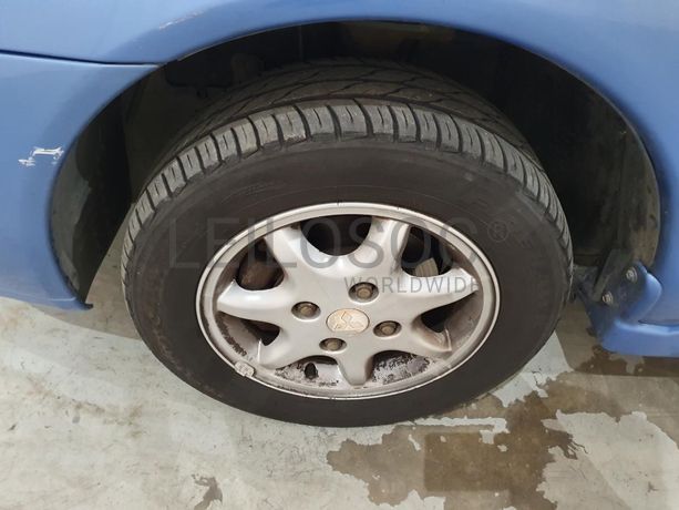 Mitsubishi Carisma 1.6 · Ano 2000