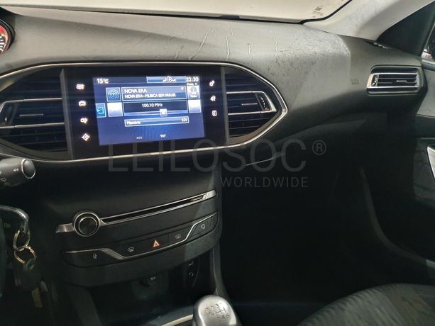 Peugeot 308 SW 1.6 HDI · Ano 2014