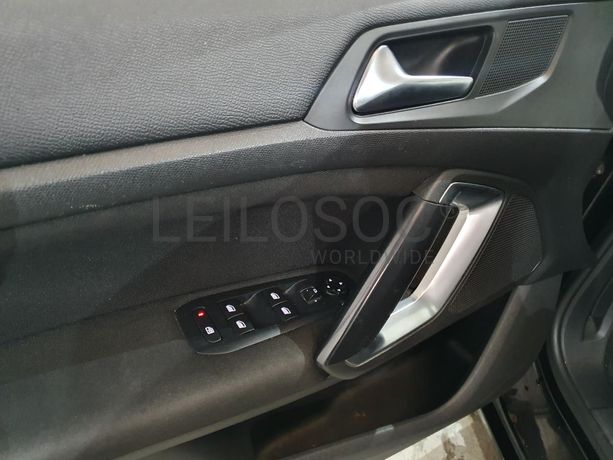 Peugeot 308 SW 1.6 HDI · Ano 2014