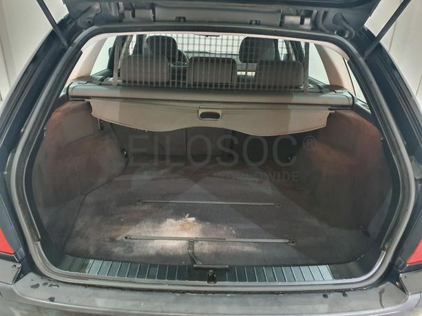 BMW 320D Touring · Ano 2002