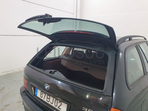 BMW 320D Touring · Ano 2002