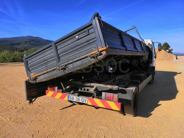 Isuzu NPR 65 · Ano 1996