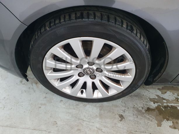 Opel Insignia 2.0 CDTI · Ano 2010