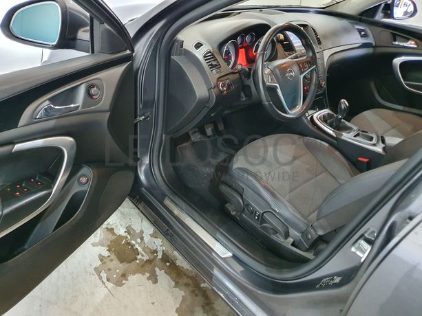 Opel Insignia 2.0 CDTI · Ano 2010