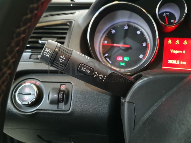 Opel Insignia 2.0 CDTI · Ano 2010