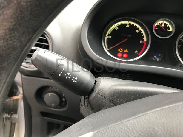 Opel Corsa 1.3 CDTI · Ano 2008