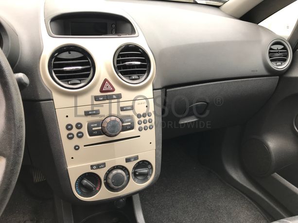 Opel Corsa 1.3 CDTI · Ano 2008