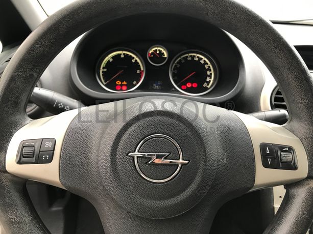 Opel Corsa 1.3 CDTI · Ano 2008