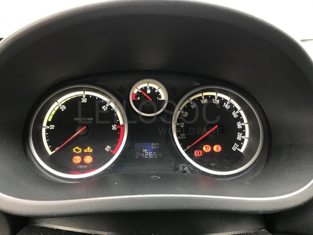 Opel Corsa 1.3 CDTI · Ano 2008