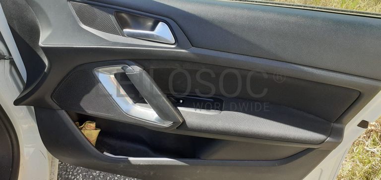 Peugeot 308 II SW 1.6 HDI · Ano 2015