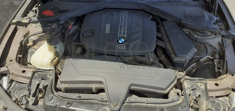 BMW 320D Touring · Ano 2013