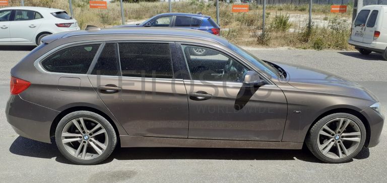 BMW 320D Touring · Ano 2013