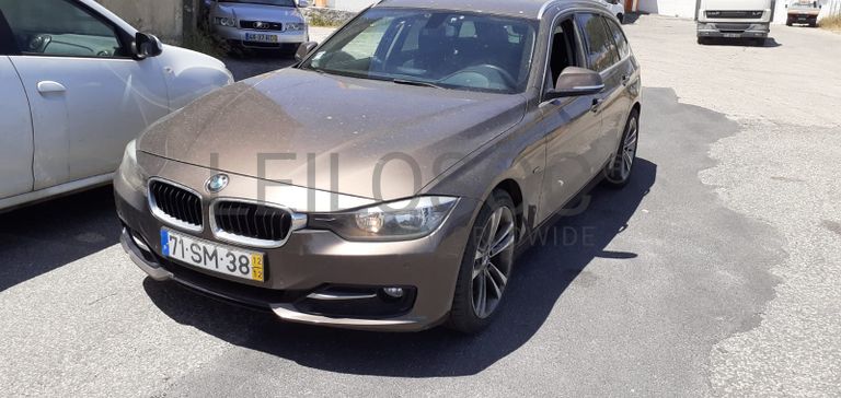 BMW 320D Touring · Ano 2013